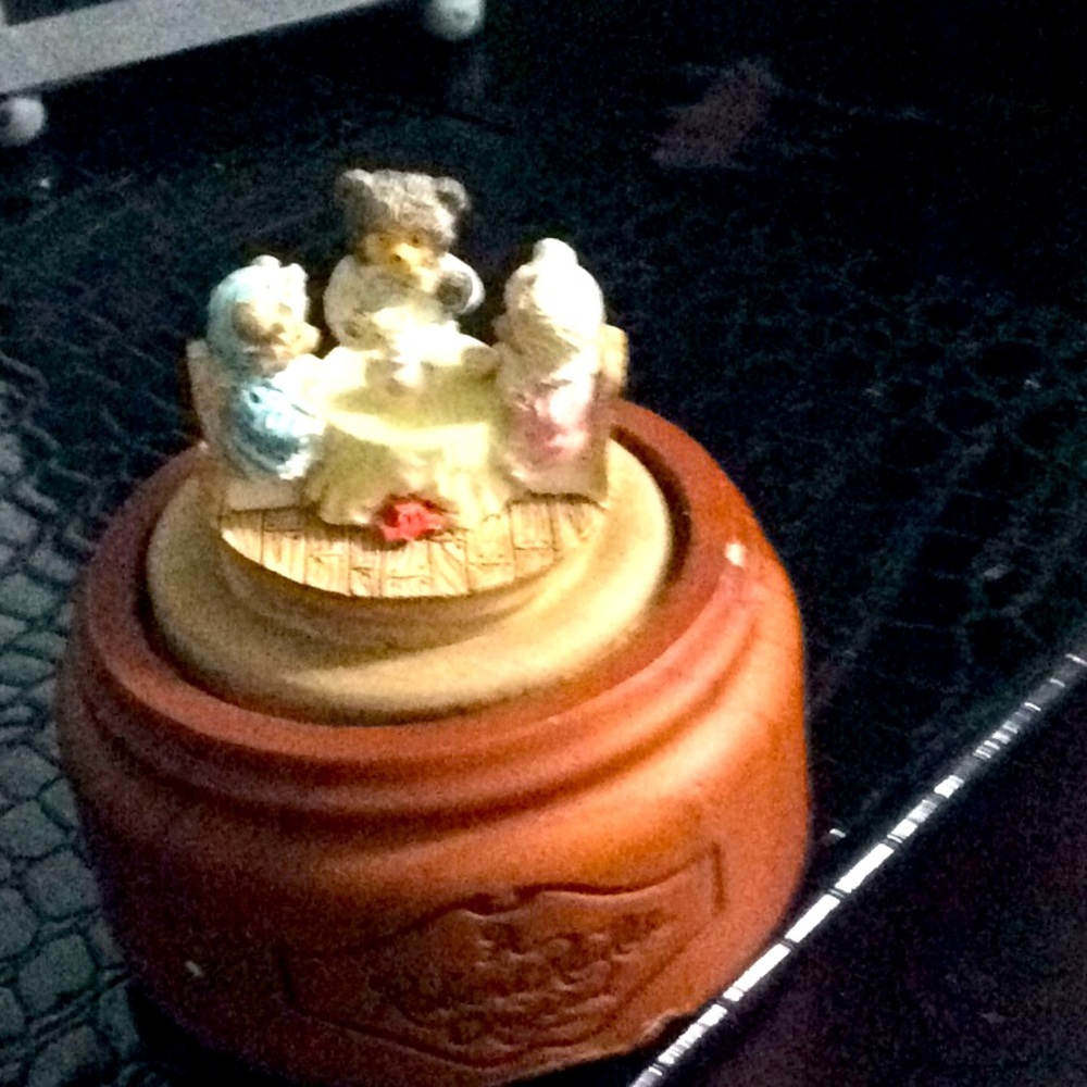 1990 Robert Raikes snow dome music box.  Susie,